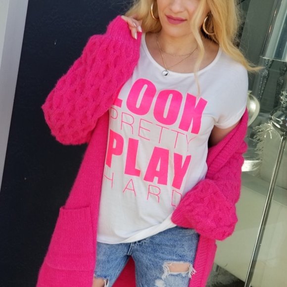 CASUAL DOLLZ Look Pretty Play Hard Graphic Top - Picture 2 of 4